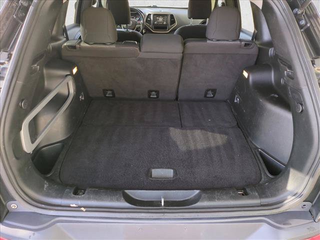 Used 2018 Jeep Cherokee Latitude w/ Altitude Package FWD image 6