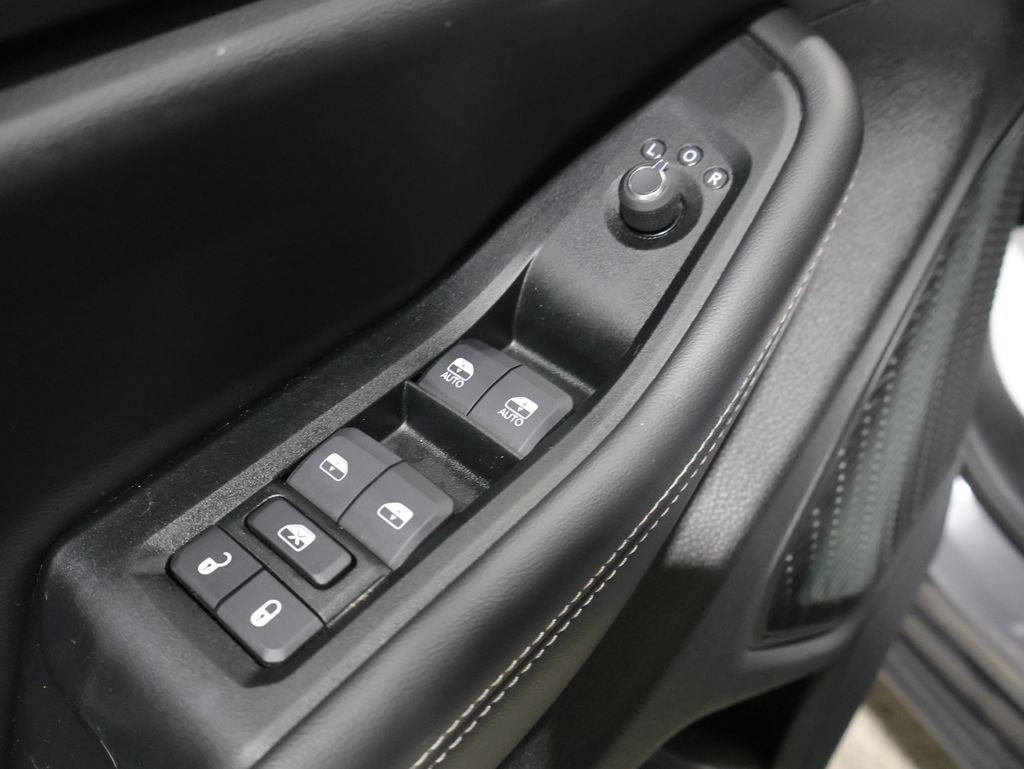 Used 2025 Jeep Grand Cherokee L Altitude AWD/4WD image 13