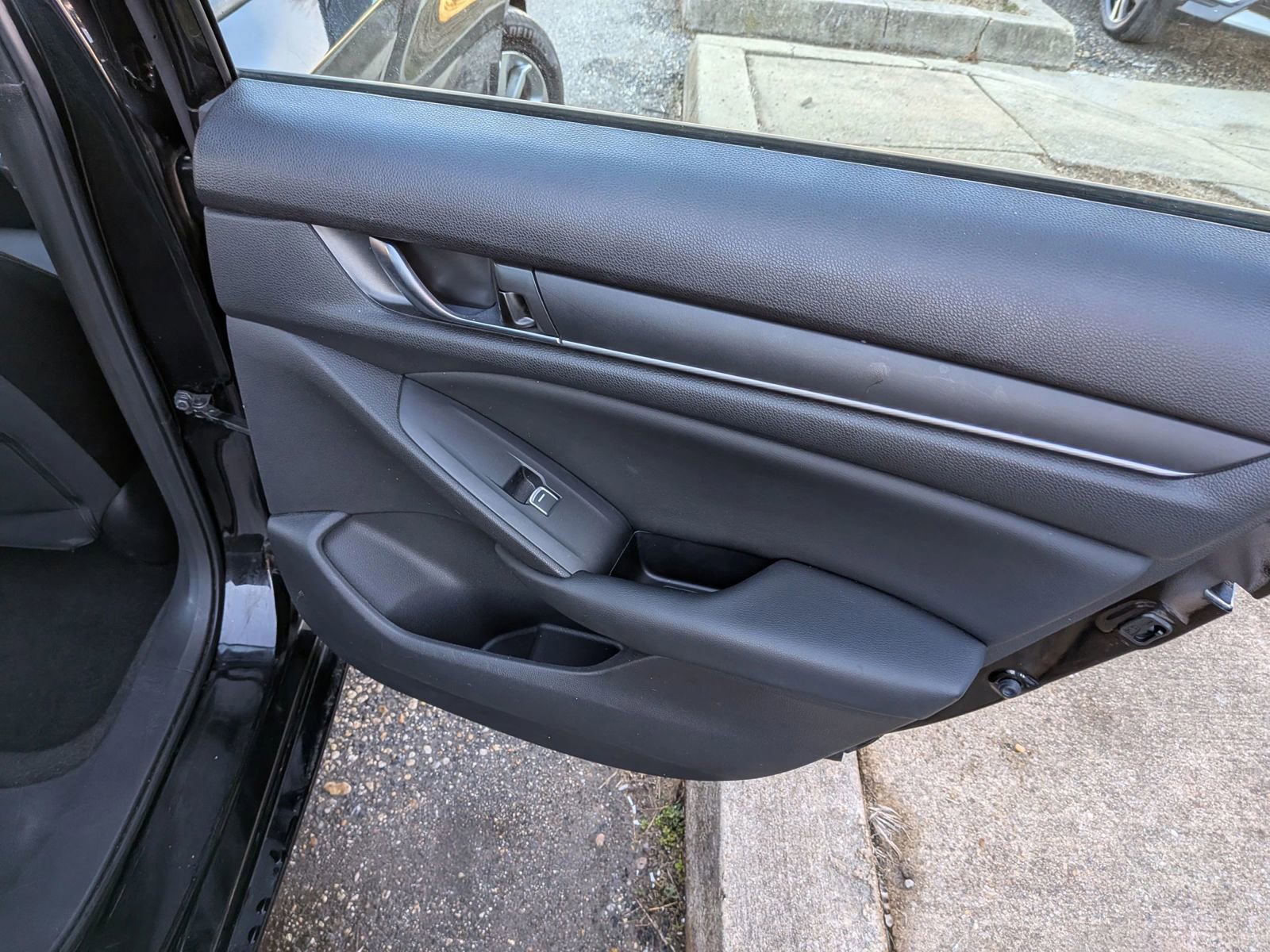 Used 2018 Honda Accord LX image 27