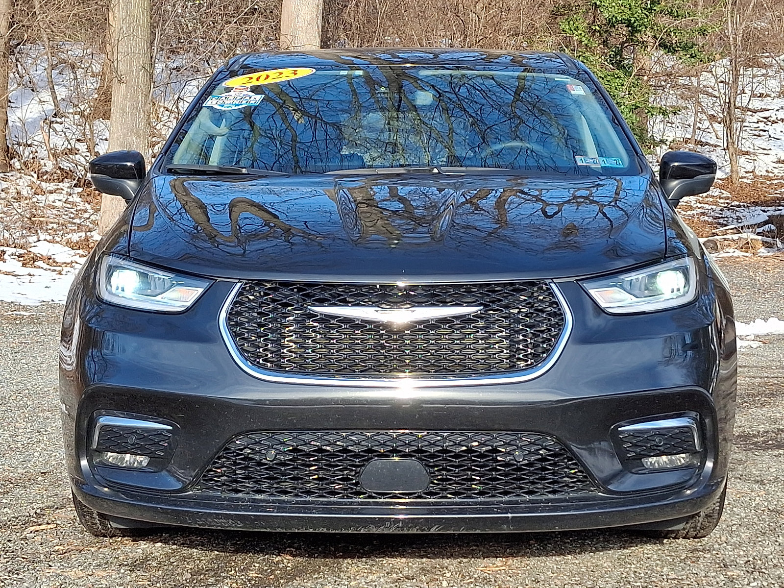 Certified 2023 Chrysler Pacifica Touring-L image 2