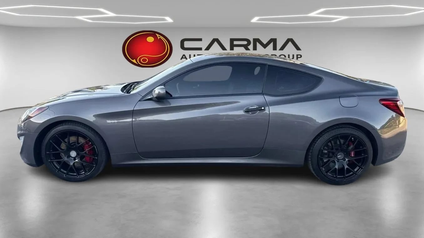 Used 2013 Hyundai Genesis 3.8 RWD image 2