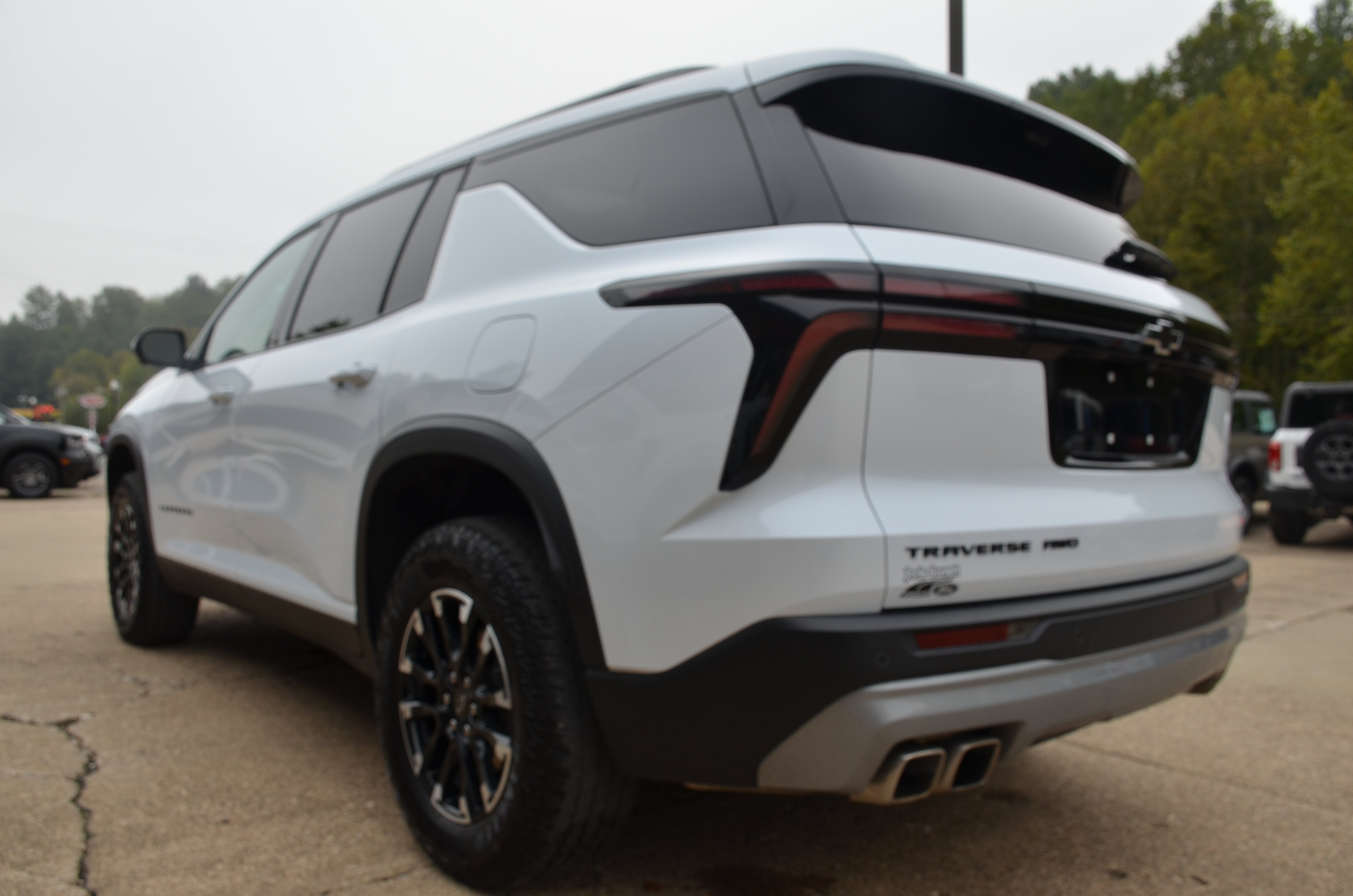 Used 2026 Chevrolet Traverse Z71 w/ Driver Confidence Package AWD/4WD image 2