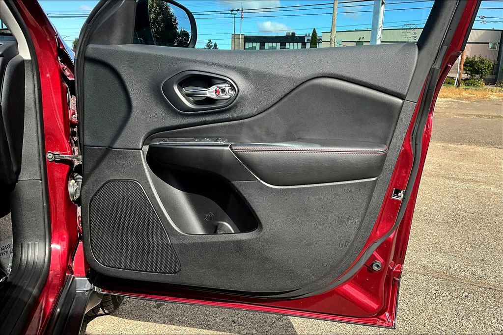 Used 2019 Jeep Cherokee Trailhawk AWD/4WD image 24