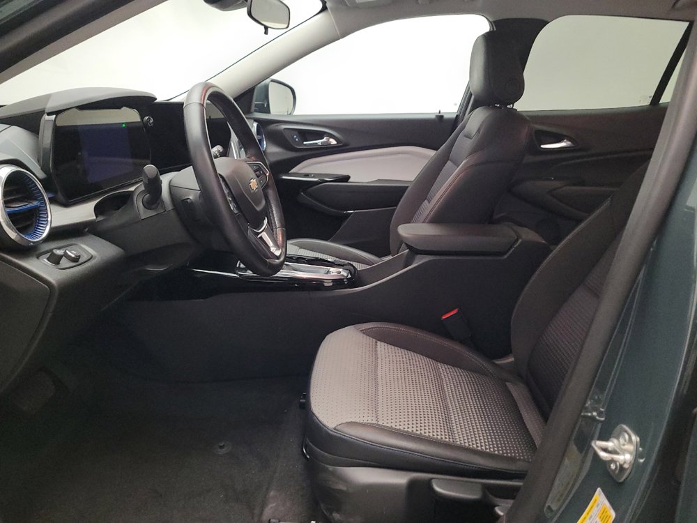 Used 2025 Chevrolet Trax LT w/ LT Convenience Package FWD image 17