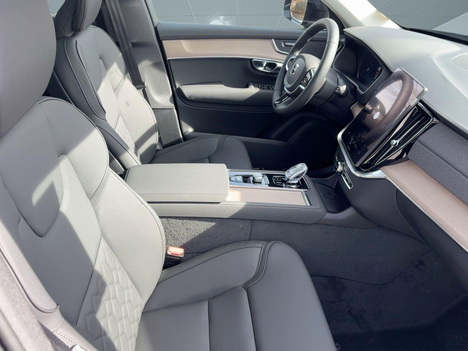 New 2026 Volvo XC90 T8 Plus w/ Protection Package image 30