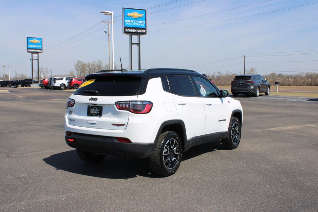 Used 2025 Jeep Compass Trailhawk AWD/4WD image 9