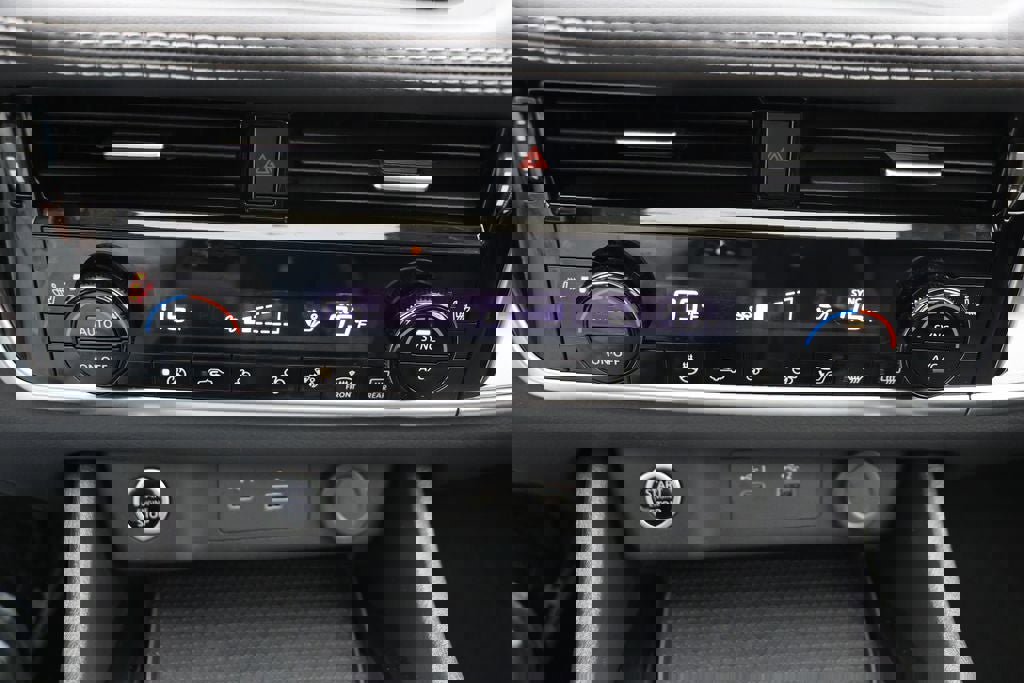 Used 2023 Nissan Rogue SV w/ SV Premium Package image 24