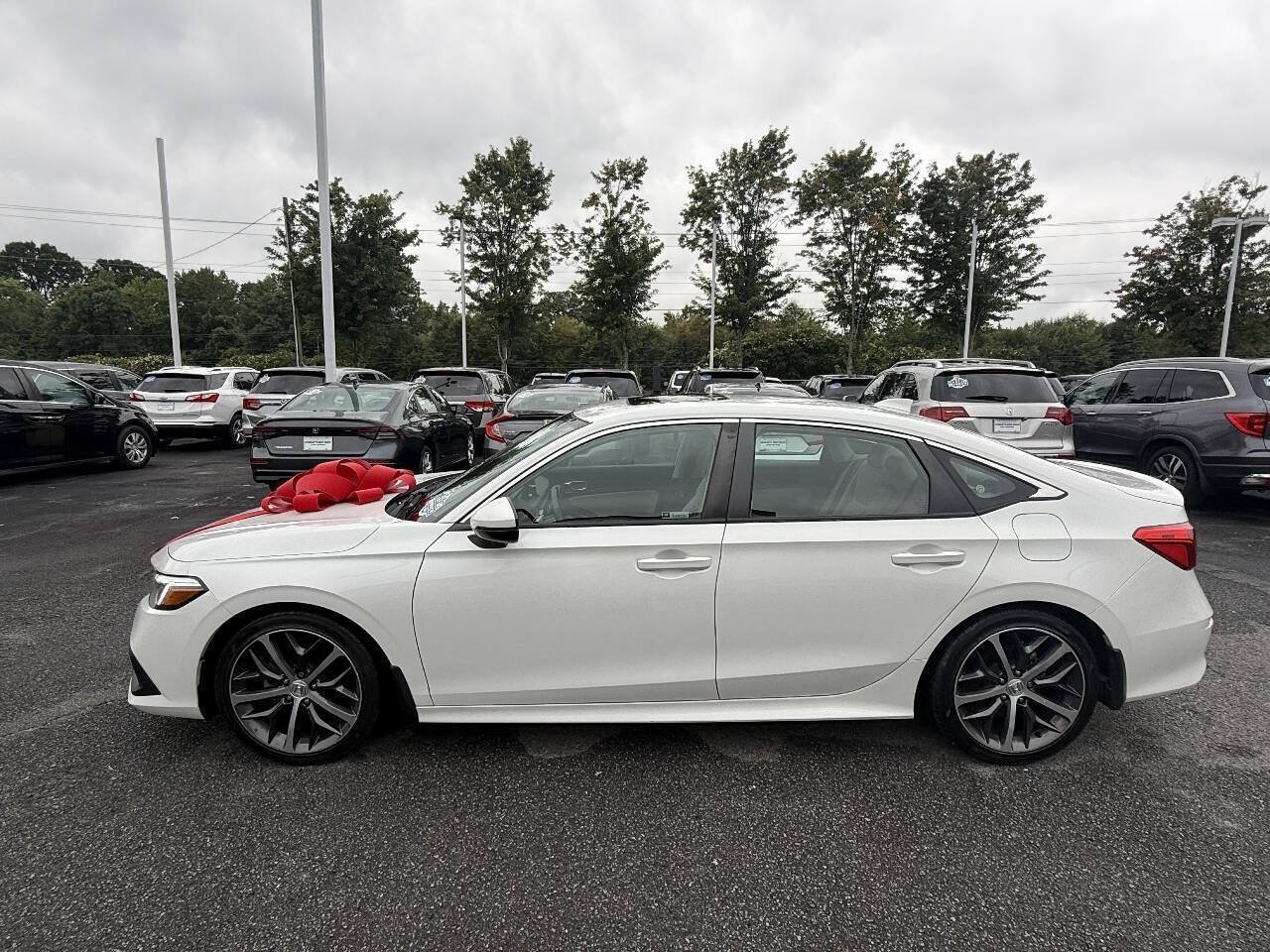 Used 2023 Honda Civic Touring image 2