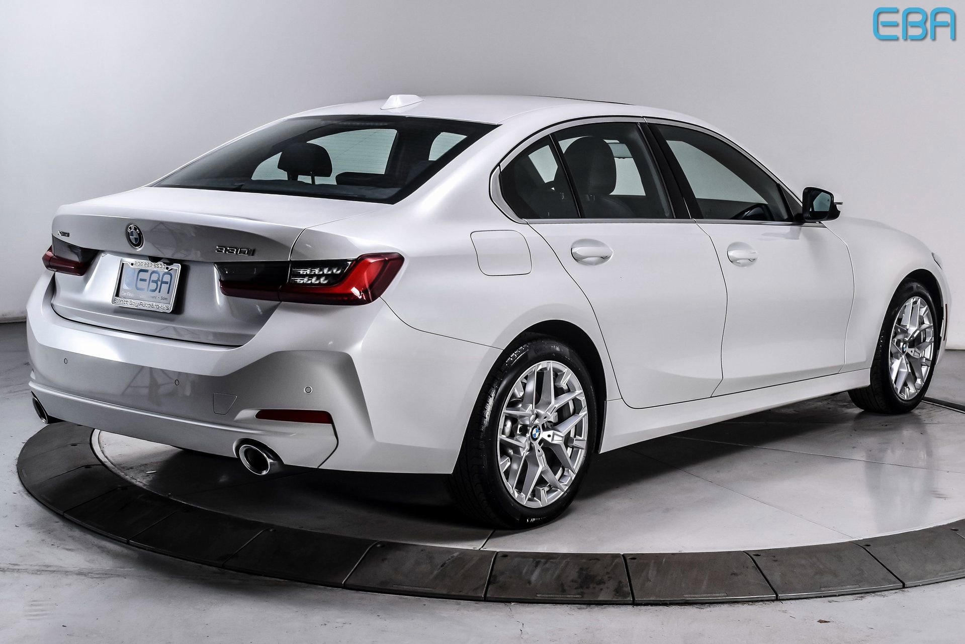 Used 2025 BMW 330i xDrive Sedan w/ Convenience Package AWD/4WD image 6