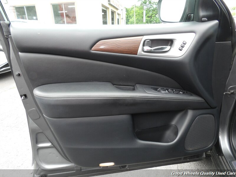 Used 2019 Nissan Pathfinder Platinum AWD/4WD image 32
