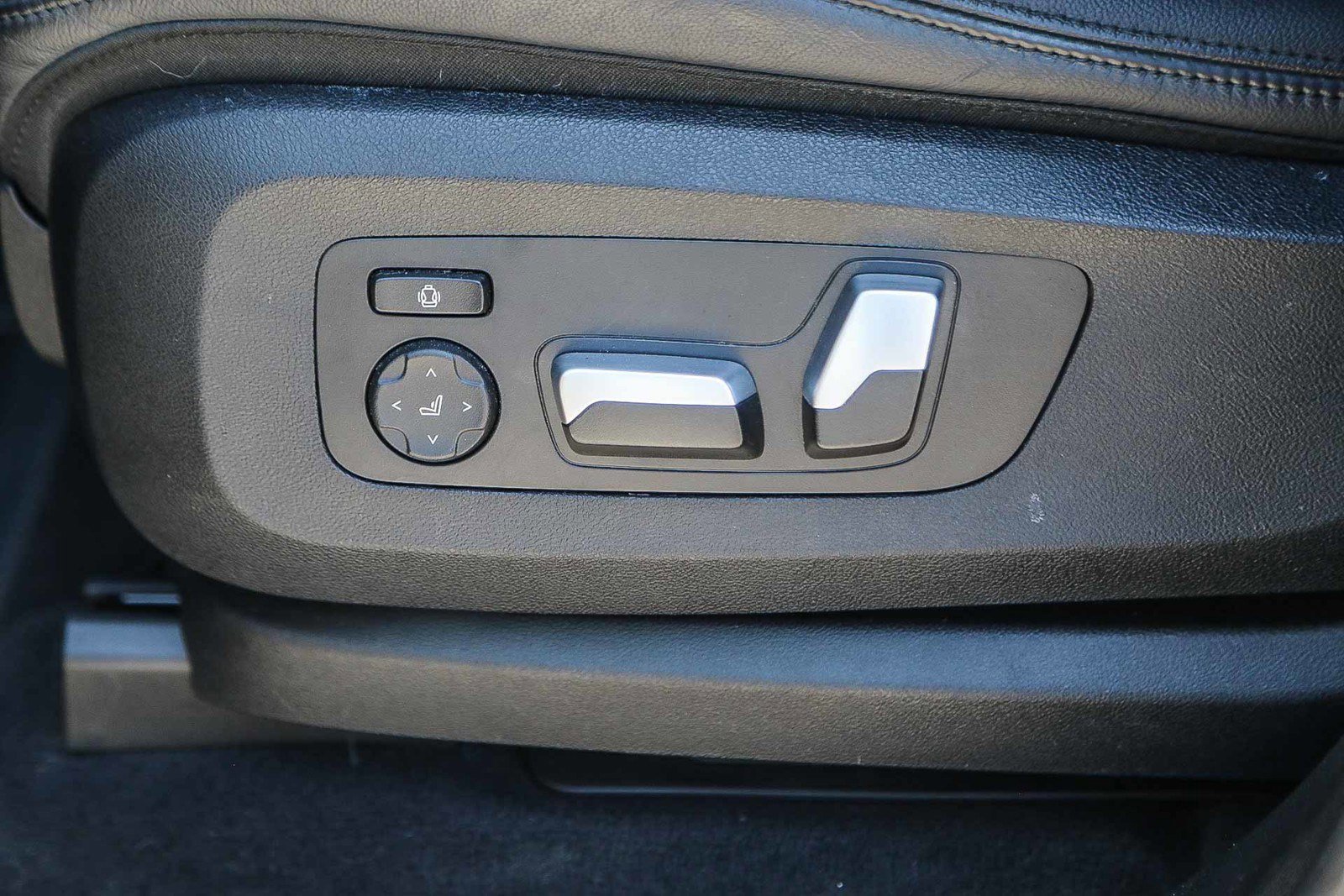 Used 2022 BMW X5 xDrive40i w/ Executive Package image 19