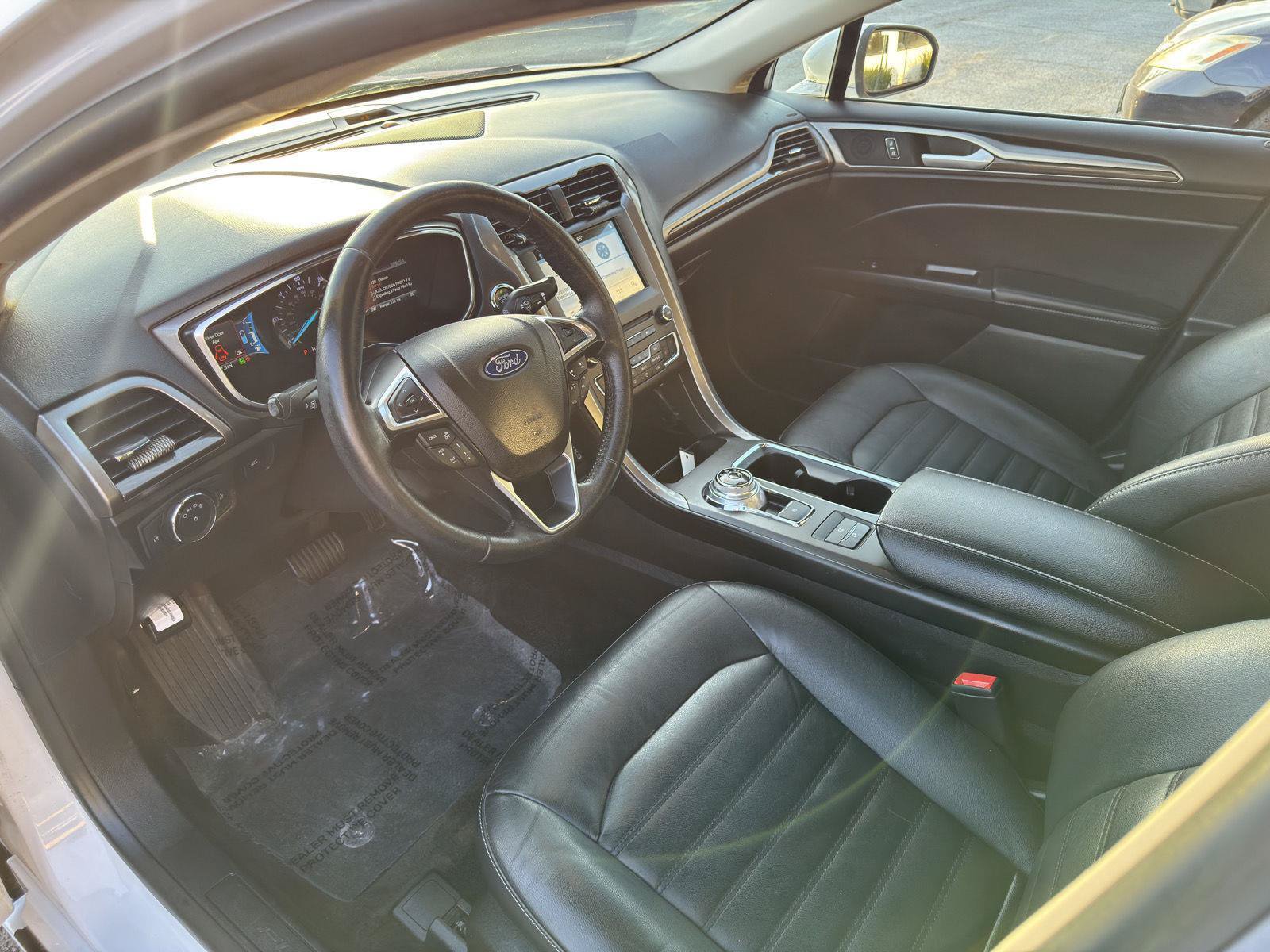 Used 2018 Ford Fusion SE w/ Equipment Group 602A FWD image 18
