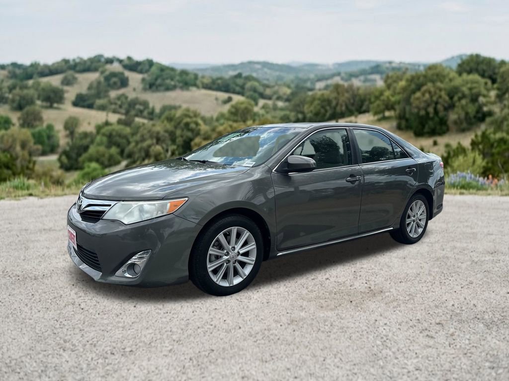 Used 2014 Toyota Camry XLE w/ Convenience Package FWD image 3