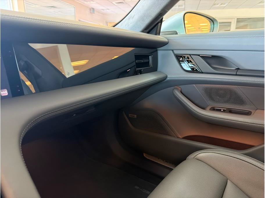 Used 2020 Porsche Taycan AWD/4WD image 24