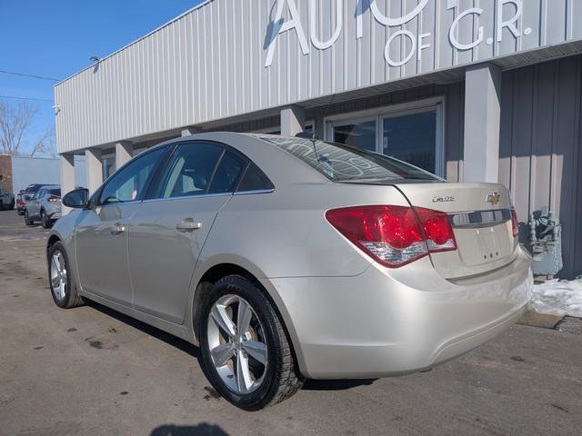 Used 2016 Chevrolet Cruze LT image 2
