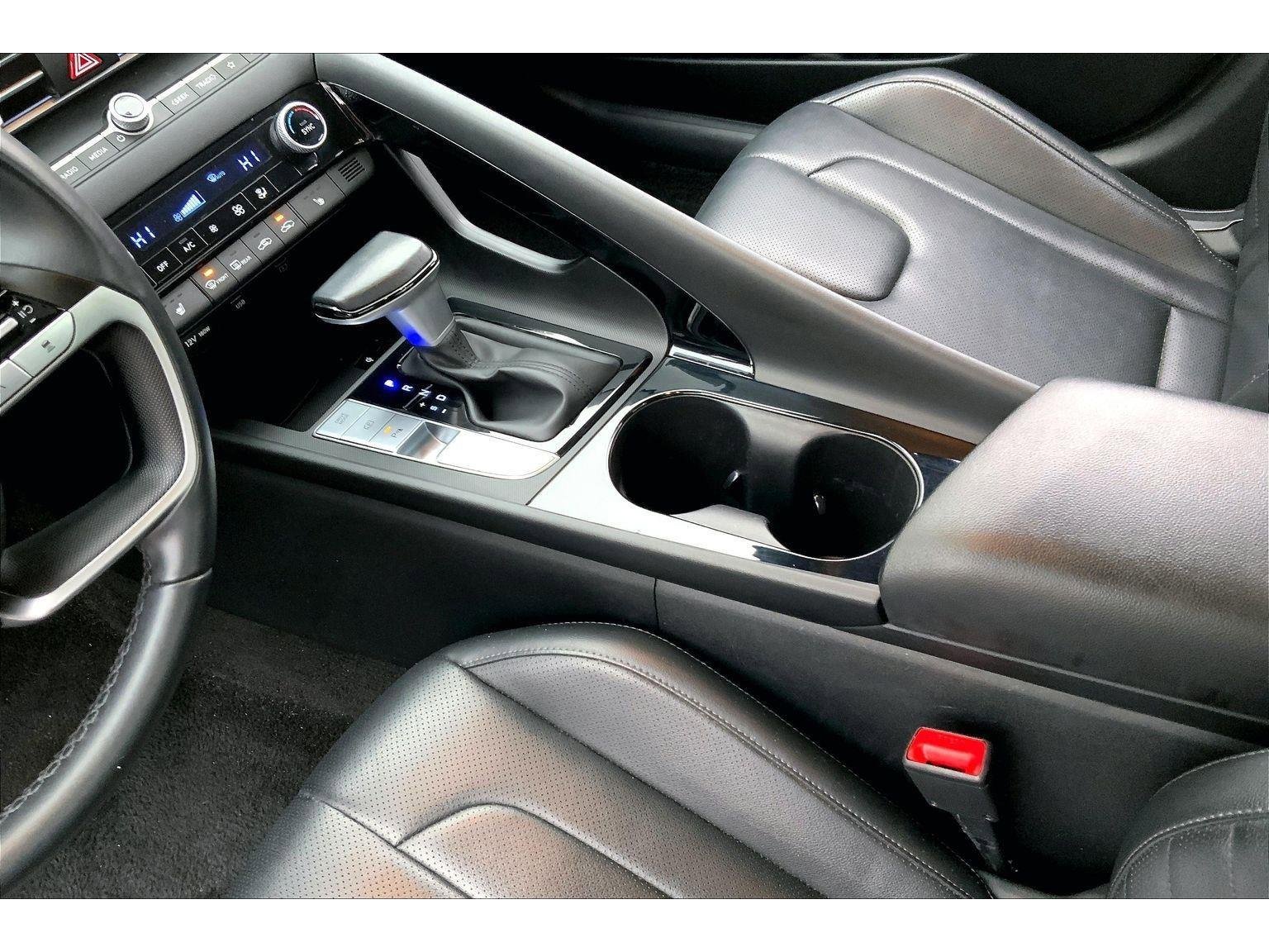 Used 2024 Hyundai Elantra Limited image 16