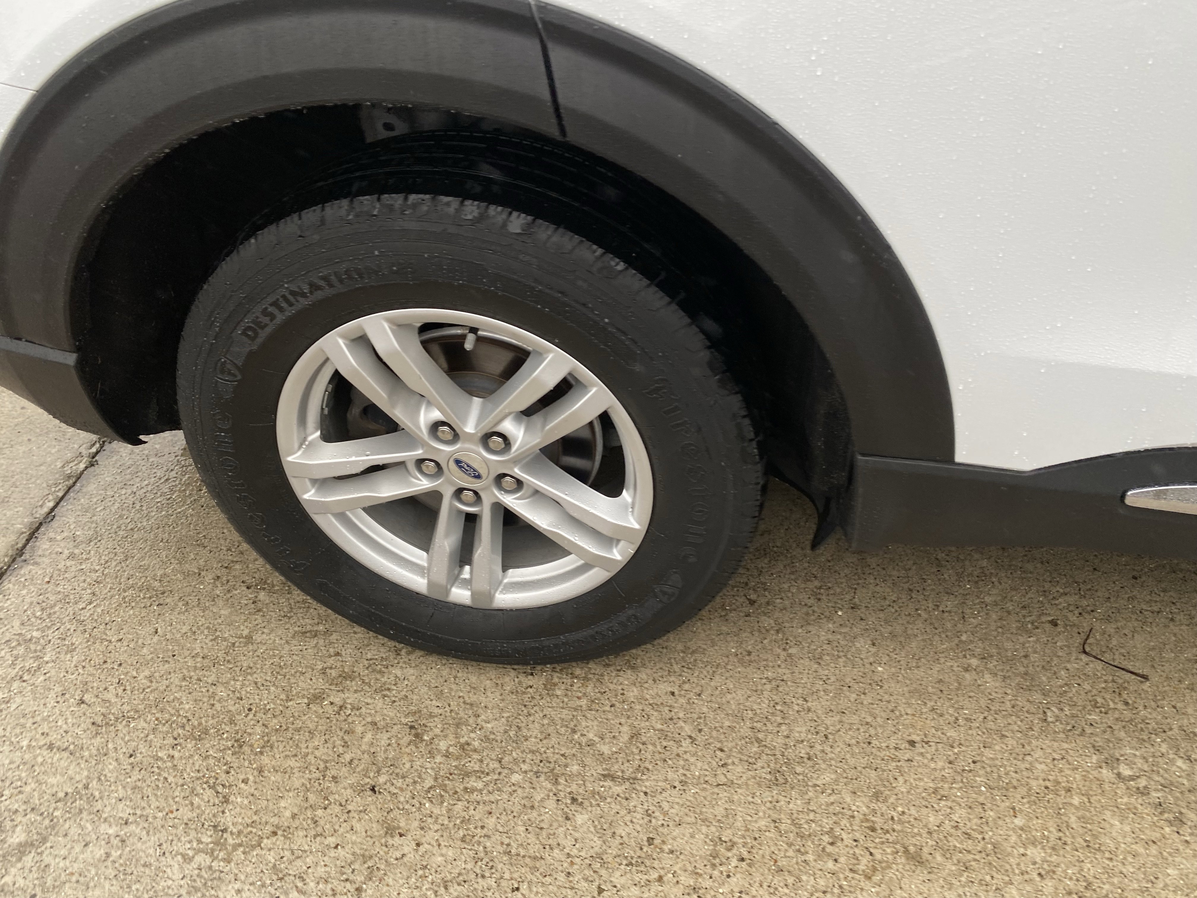 Used 2020 Ford Explorer XLT w/ Equipment Group 202A AWD/4WD image 3