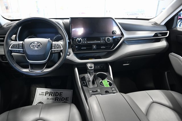 Used 2023 Toyota Highlander XLE image 14