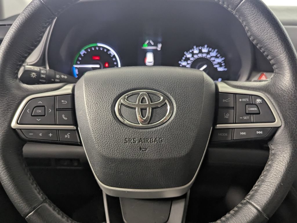 Used 2021 Toyota Sienna XLE FWD image 18
