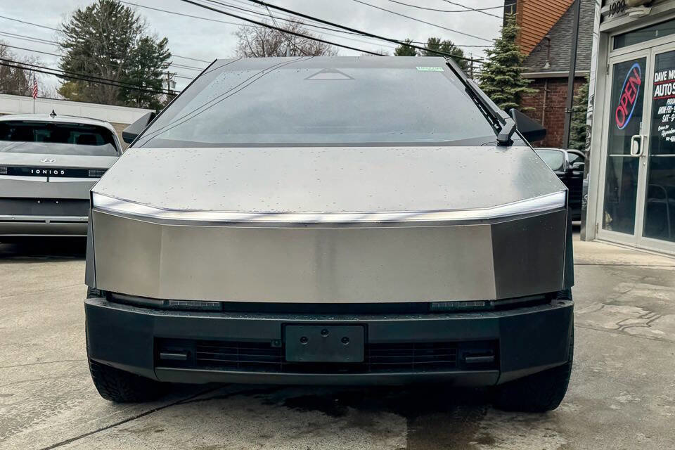 Used 2024 Tesla Cybertruck AWD Crew Cab image 8