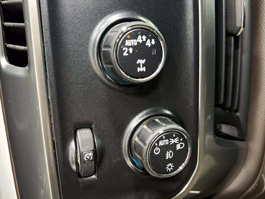 Used 2018 Chevrolet Silverado 1500 LTZ Z71 w/ LTZ Plus Package AWD/4WD image 33