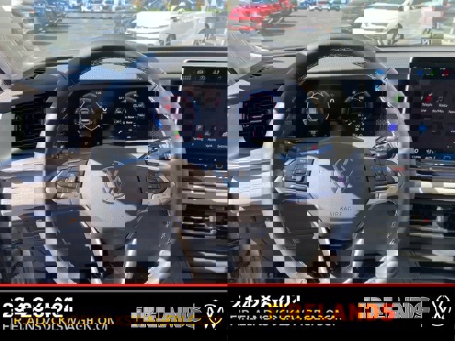 New 2025 Volkswagen Tiguan SE image 28