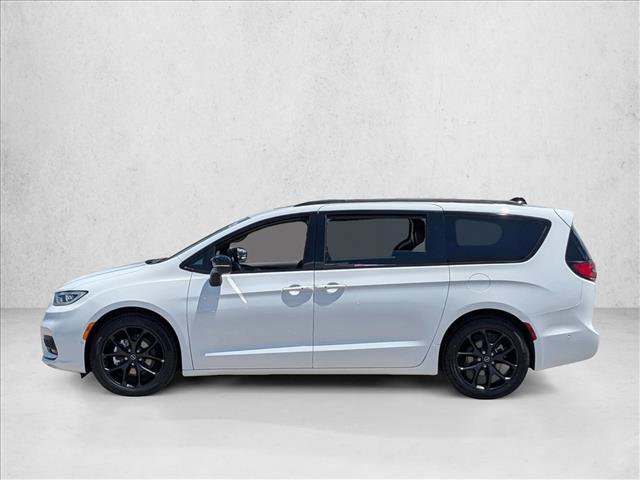 Used 2025 Chrysler Pacifica Limited FWD image 9