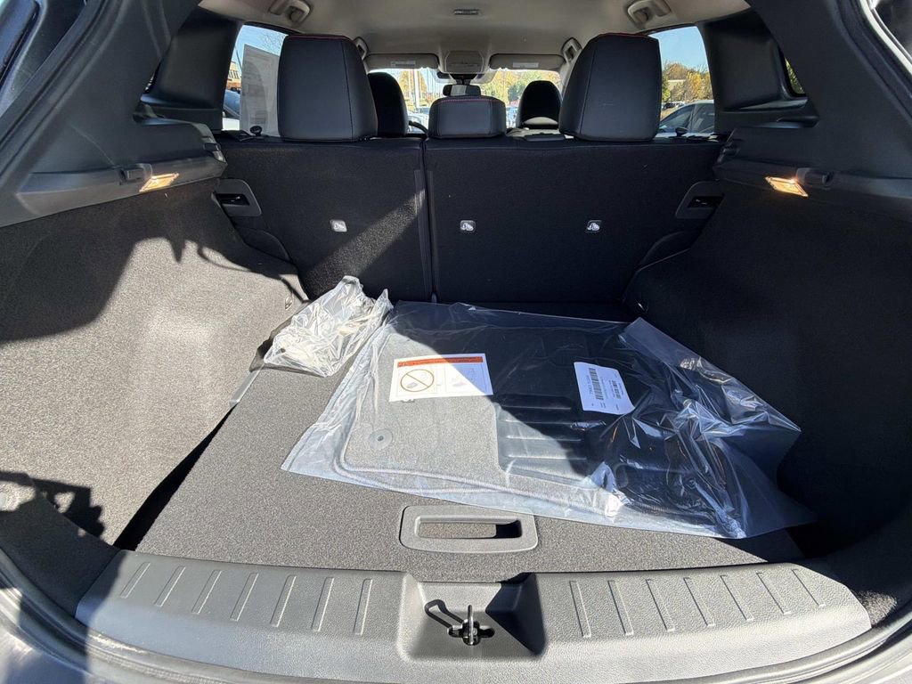 New 2026 Nissan Kicks SR FWD image 13