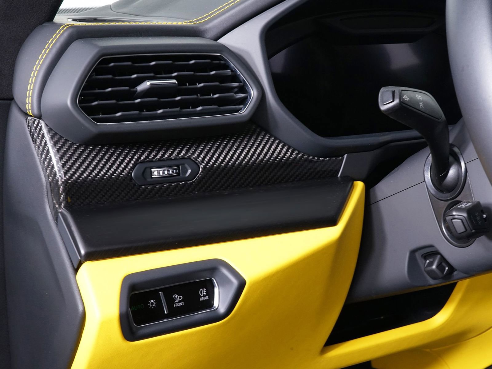 Used 2024 Lamborghini Urus S image 34