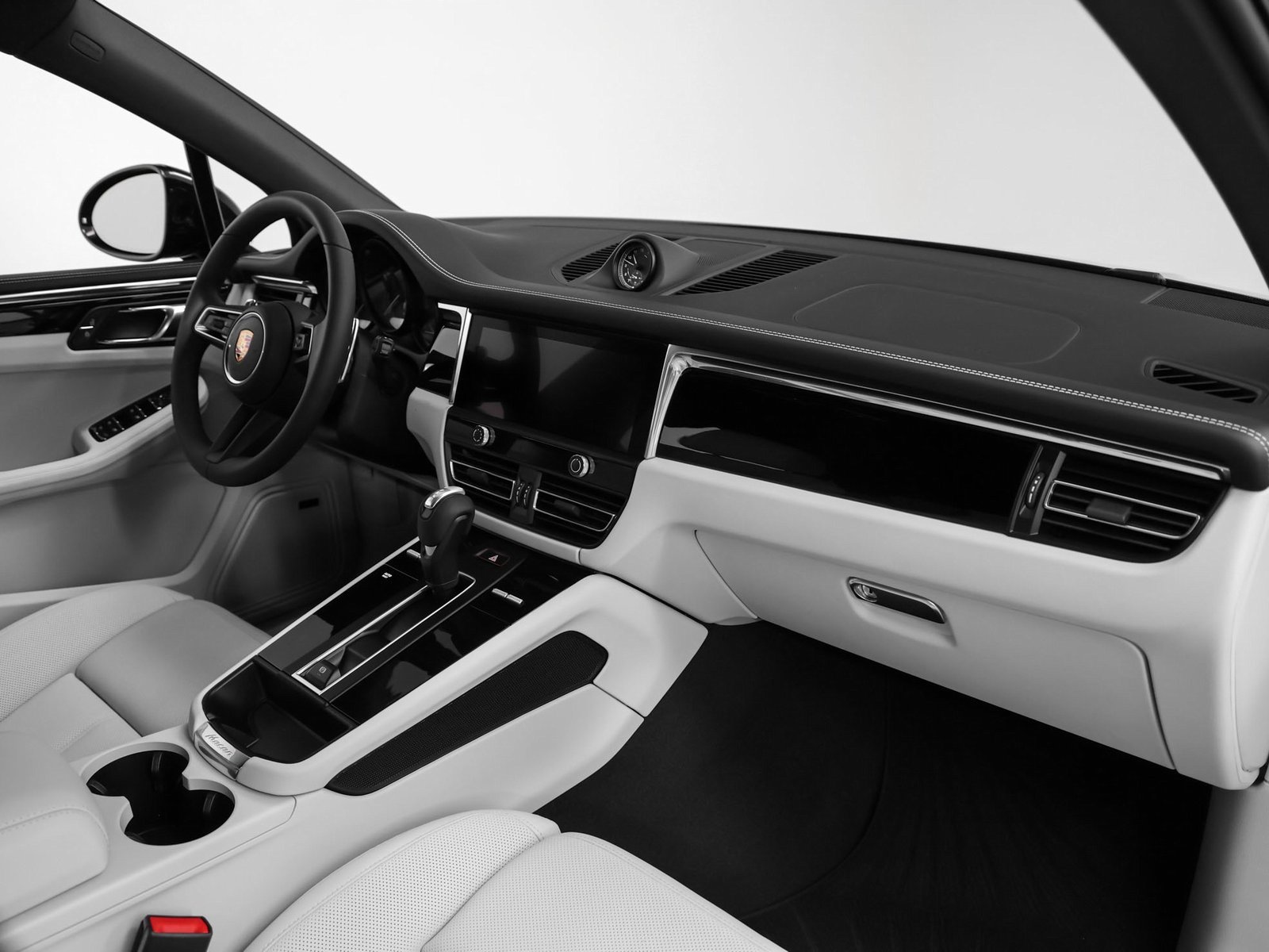 Used 2025 Porsche Macan image 21