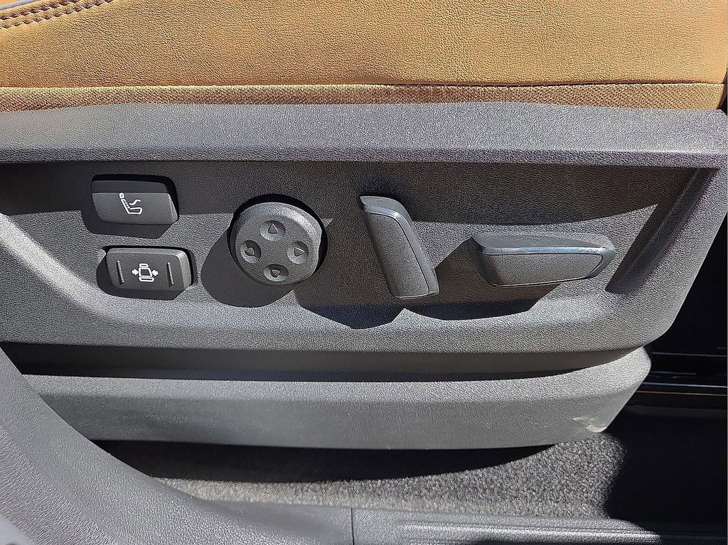 Used 2025 INFINITI QX80 Sensory image 13