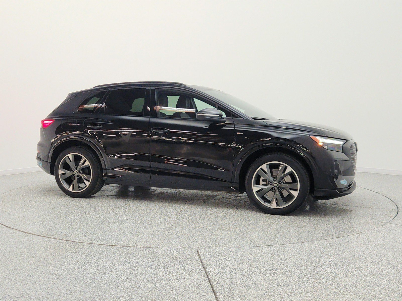 Used 2024 Audi Q4 e-tron Premium Plus AWD/4WD image 4