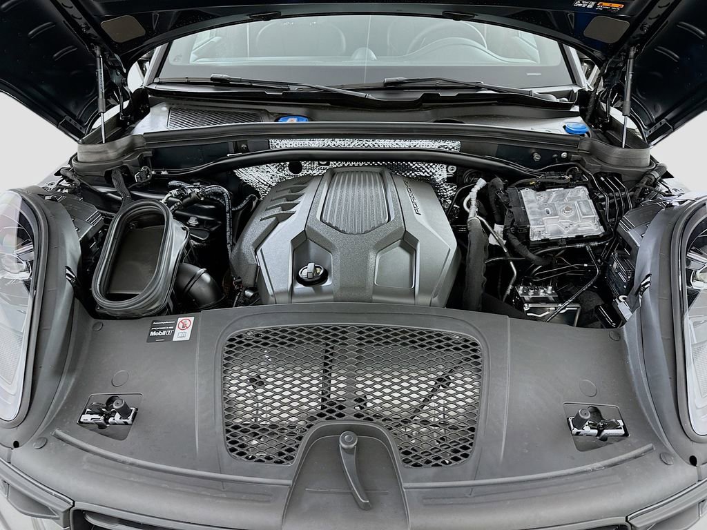 New 2025 Porsche Macan Turbo image 32
