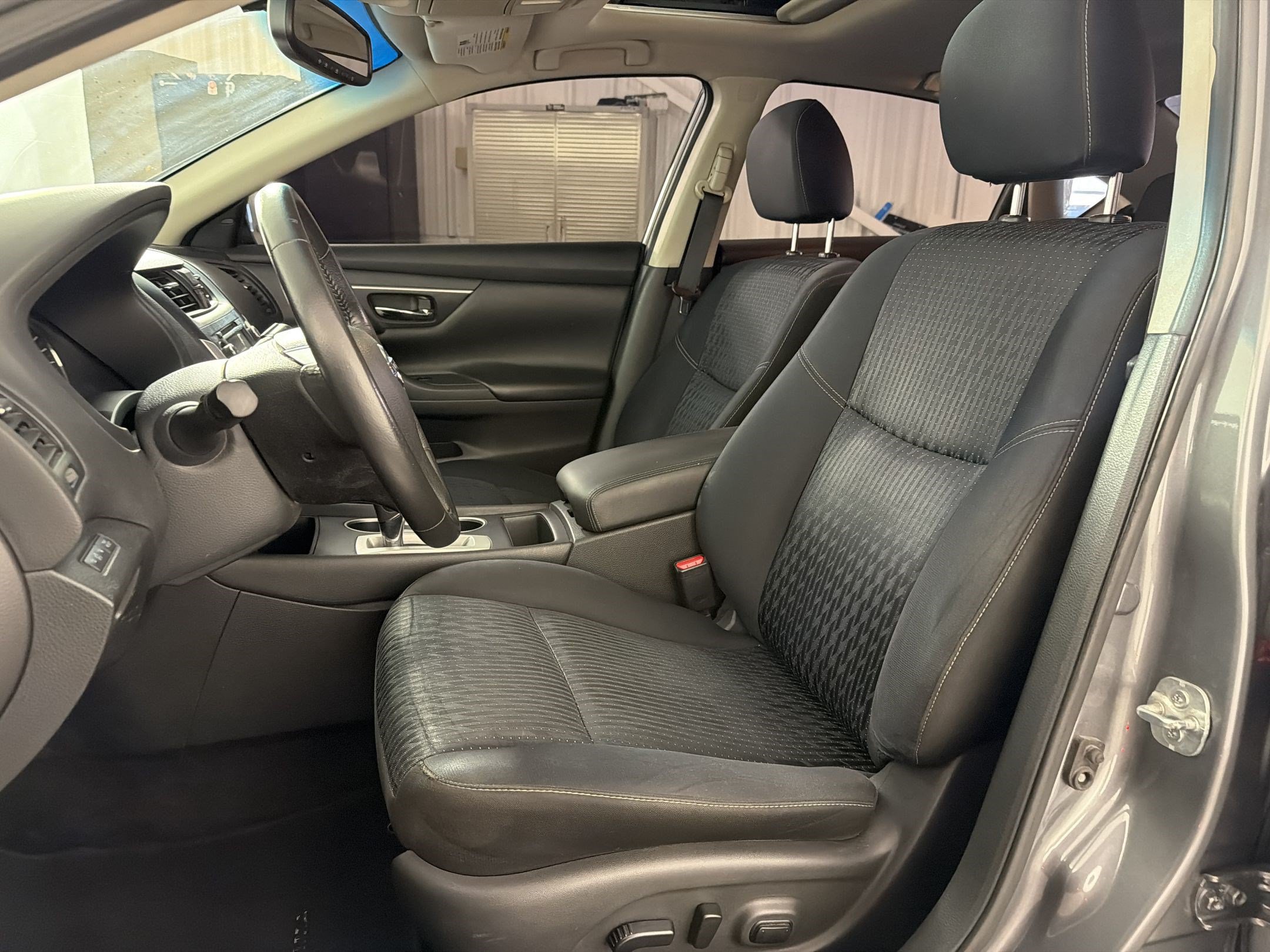 Used 2016 Nissan Altima 2.5 SV w/ Convenience Package FWD image 5