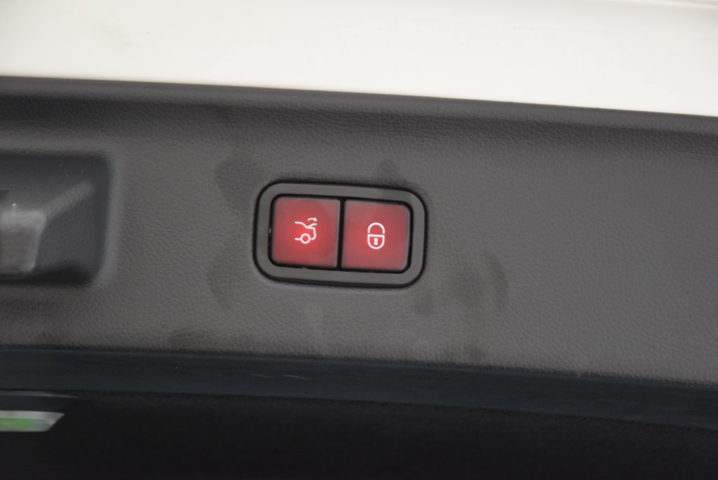 Used 2023 Mercedes-Benz S 580 4MATIC Sedan image 2