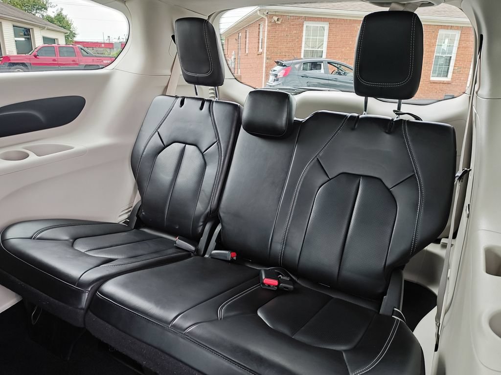 Used 2023 Chrysler Pacifica Touring-L FWD image 24