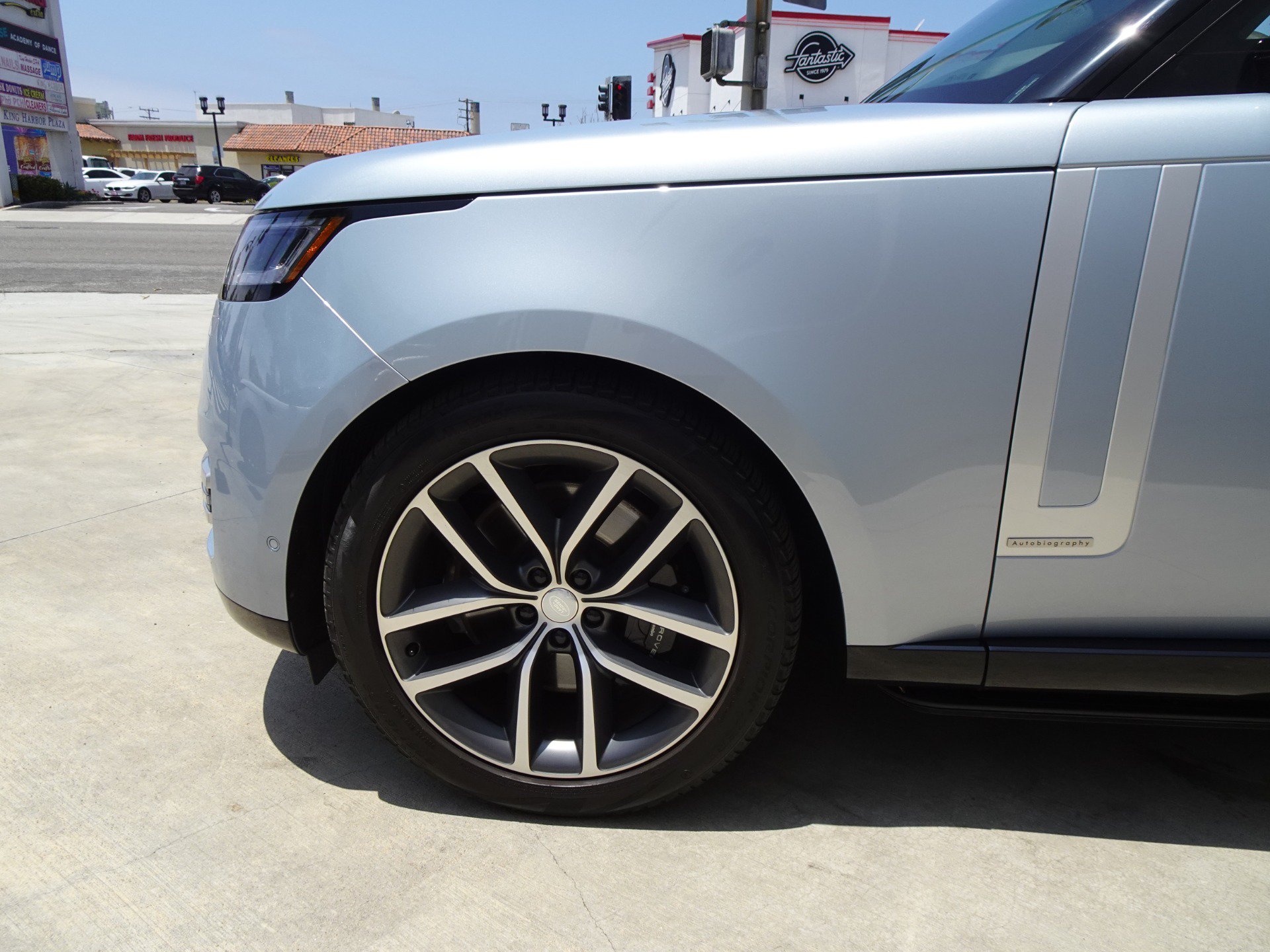 Used 2024 Land Rover Range Rover Long Wheelbase Autobiography AWD/4WD image 9
