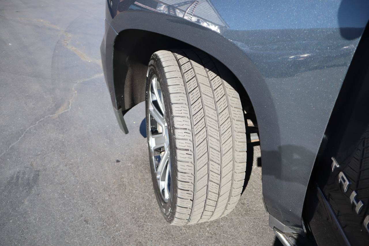 Used 2019 Chevrolet Tahoe Premier AWD/4WD image 23