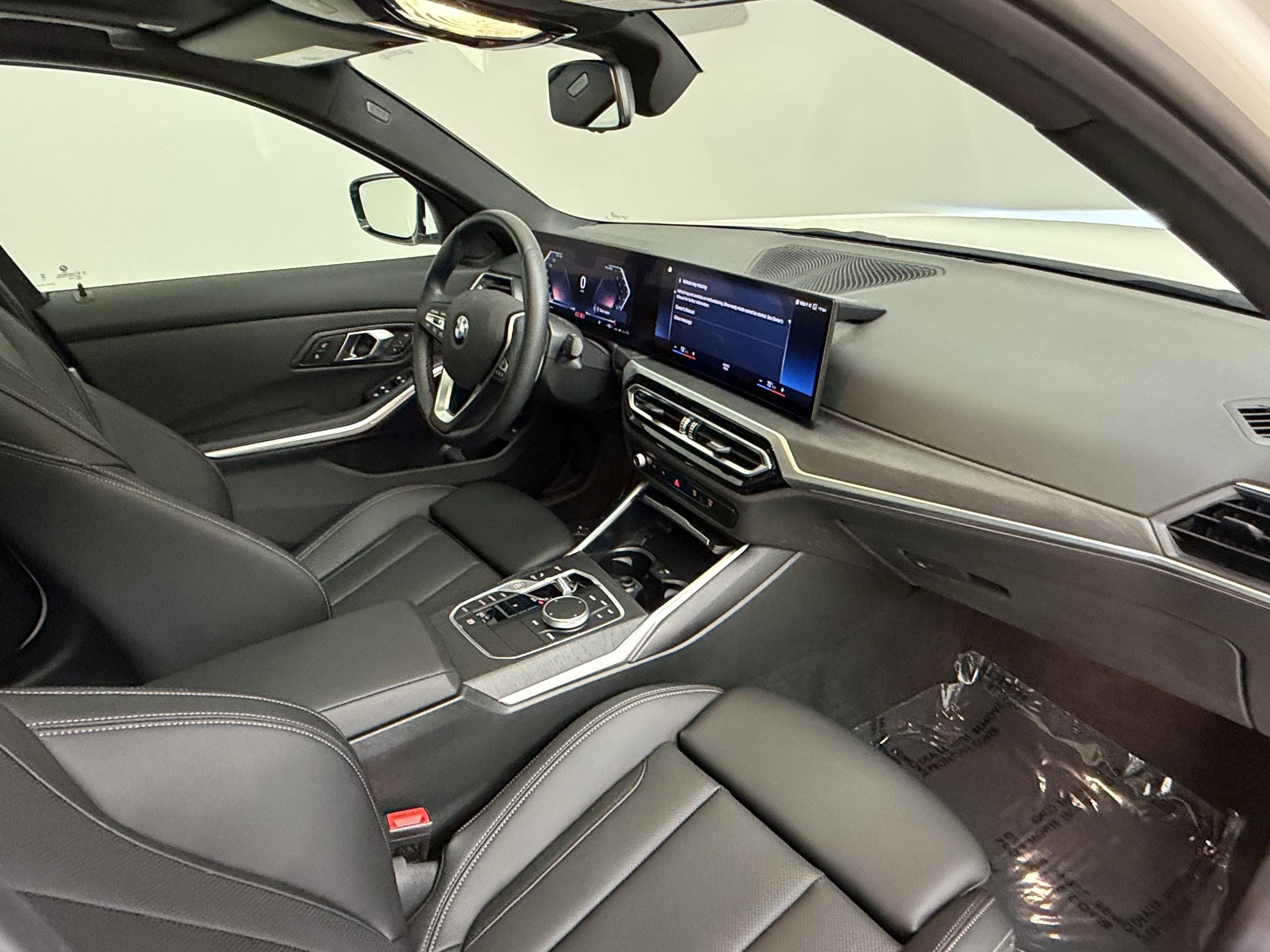 Certified 2024 BMW 330i Sedan w/ Convenience Package RWD image 31