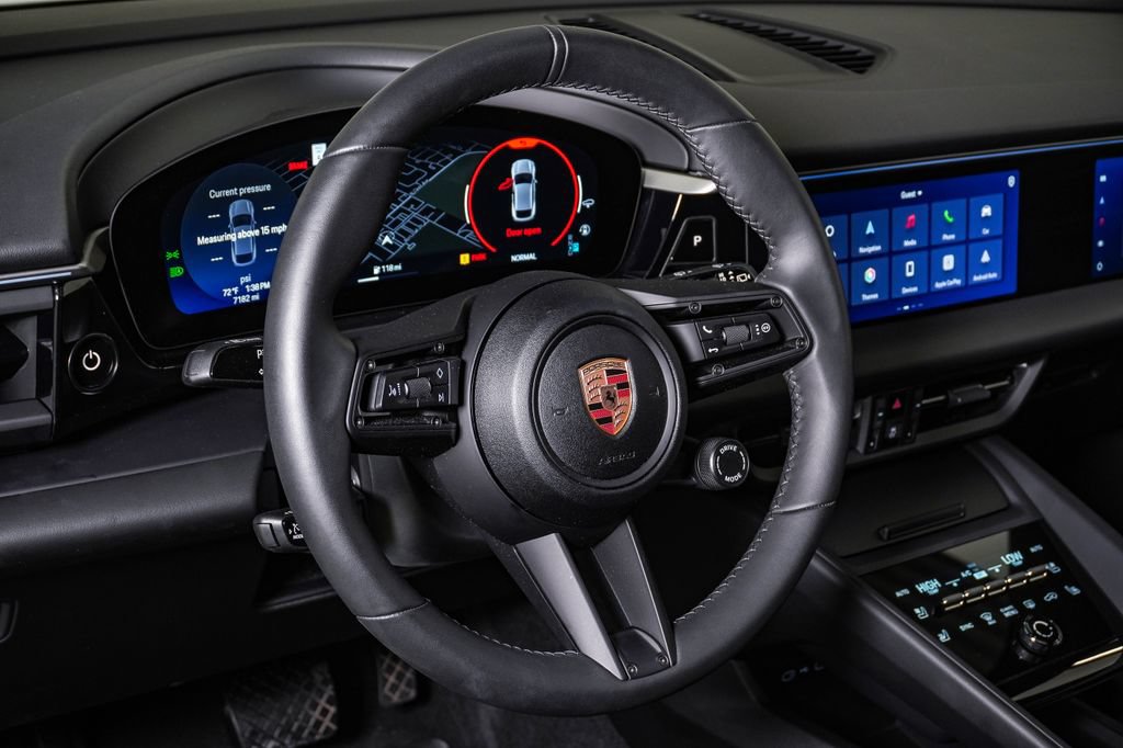 Used 2025 Porsche Macan 4 Electric AWD/4WD image 18