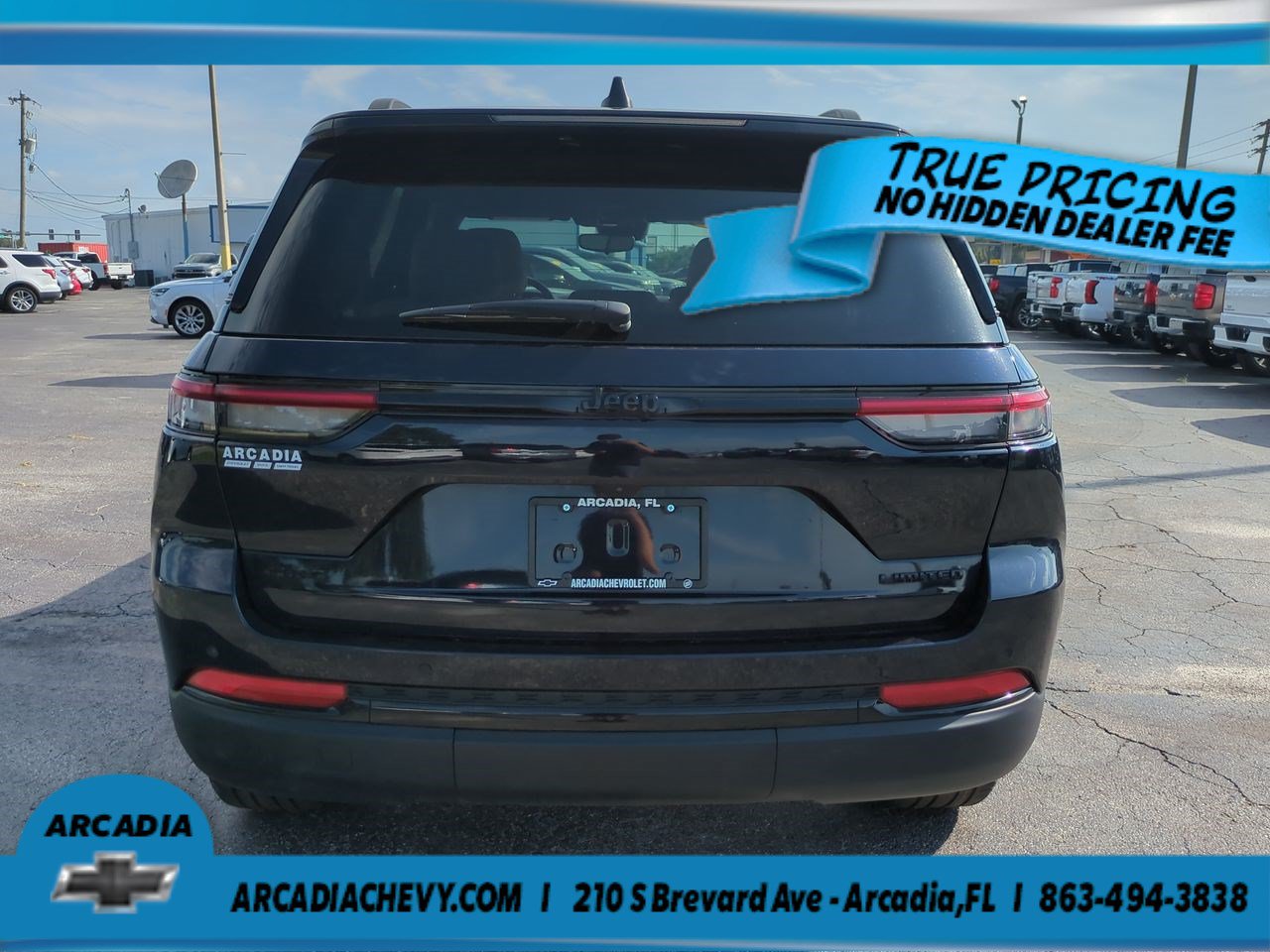 Used 2024 Jeep Grand Cherokee Limited w/ Black Appearance Package AWD/4WD image 5