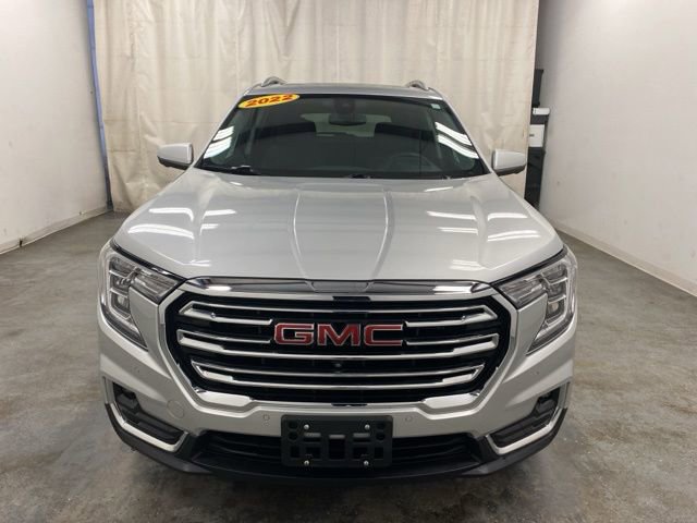 Used 2022 GMC Terrain SLT w/ Infotainment Package II image 2