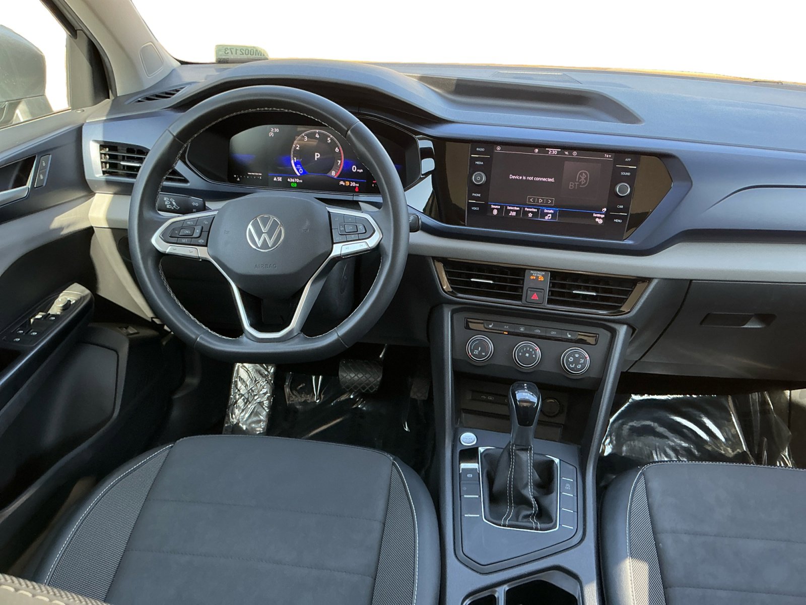 Used 2022 Volkswagen Taos SE w/ Panoramic Sunroof Package FWD image 14