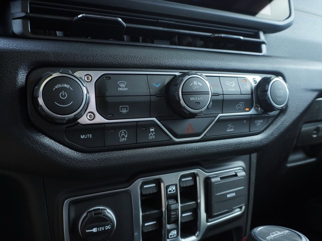 New 2025 Jeep Gladiator Sport S image 16