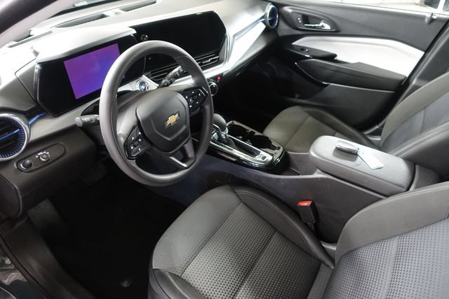 Used 2025 Chevrolet Trax LT FWD image 10