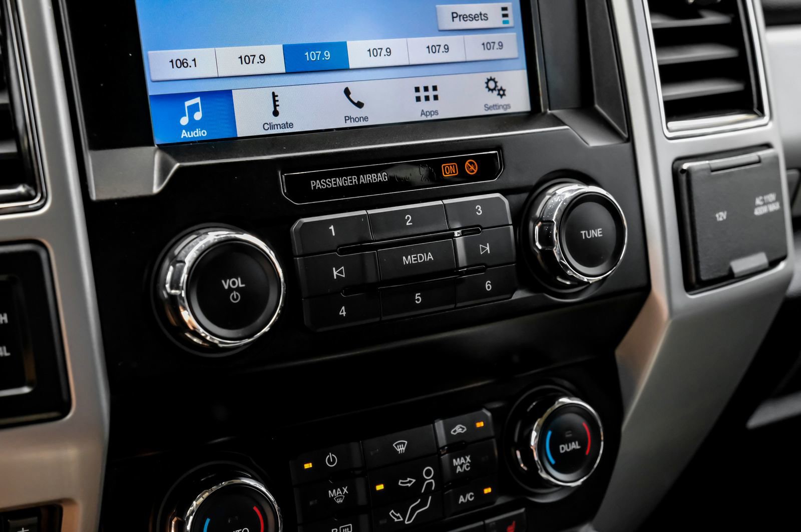 Used 2019 Ford F350 Lariat AWD/4WD image 23