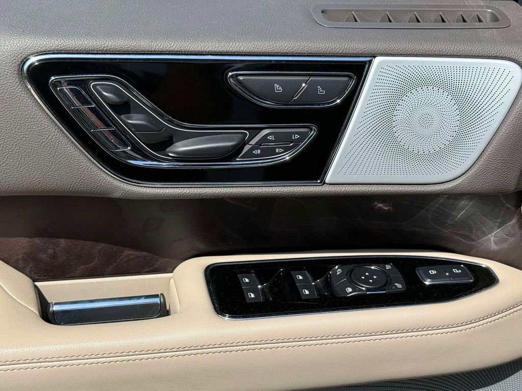 Used 2023 Lincoln Navigator Reserve AWD/4WD image 22
