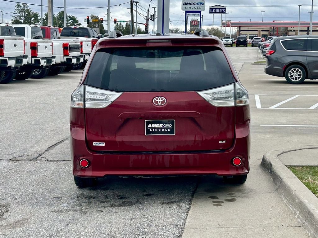Used 2017 Toyota Sienna SE FWD image 5