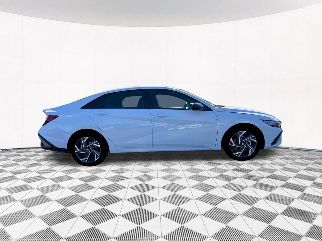 Used 2025 Hyundai Elantra Sport w/ Cargo Package image 15