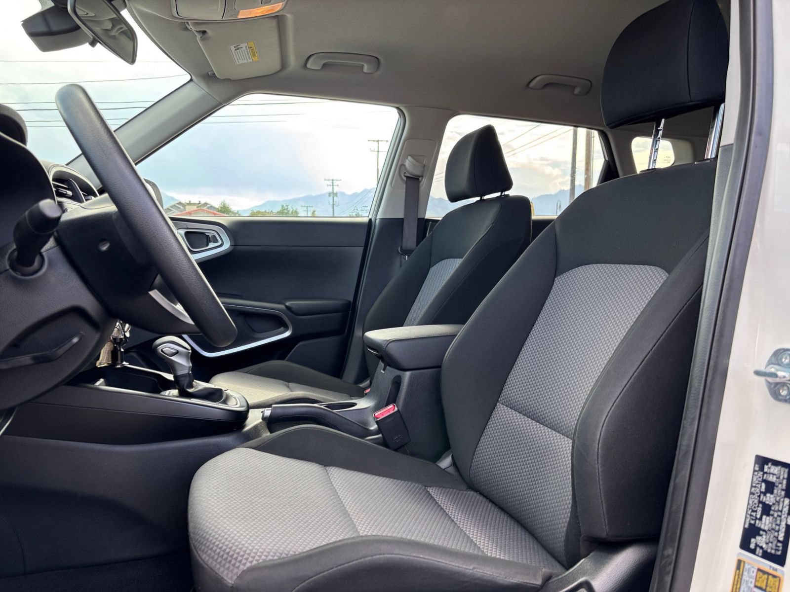 Used 2025 Kia Soul LX w/ LX Technology Package FWD image 24